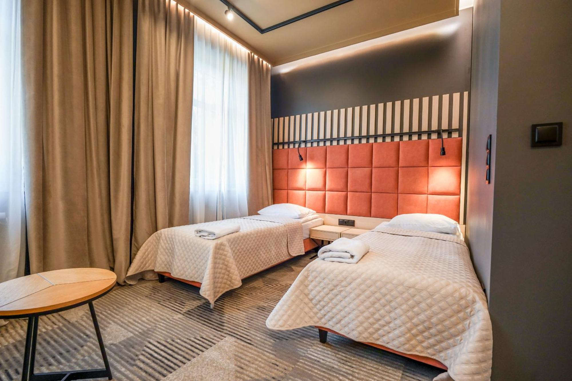 Hotel Jarota Яроцин Экстерьер фото