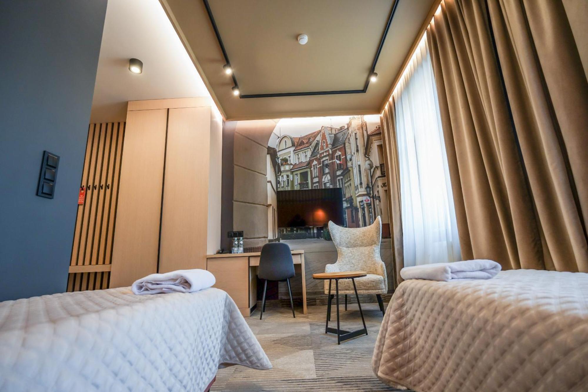 Hotel Jarota Яроцин Экстерьер фото