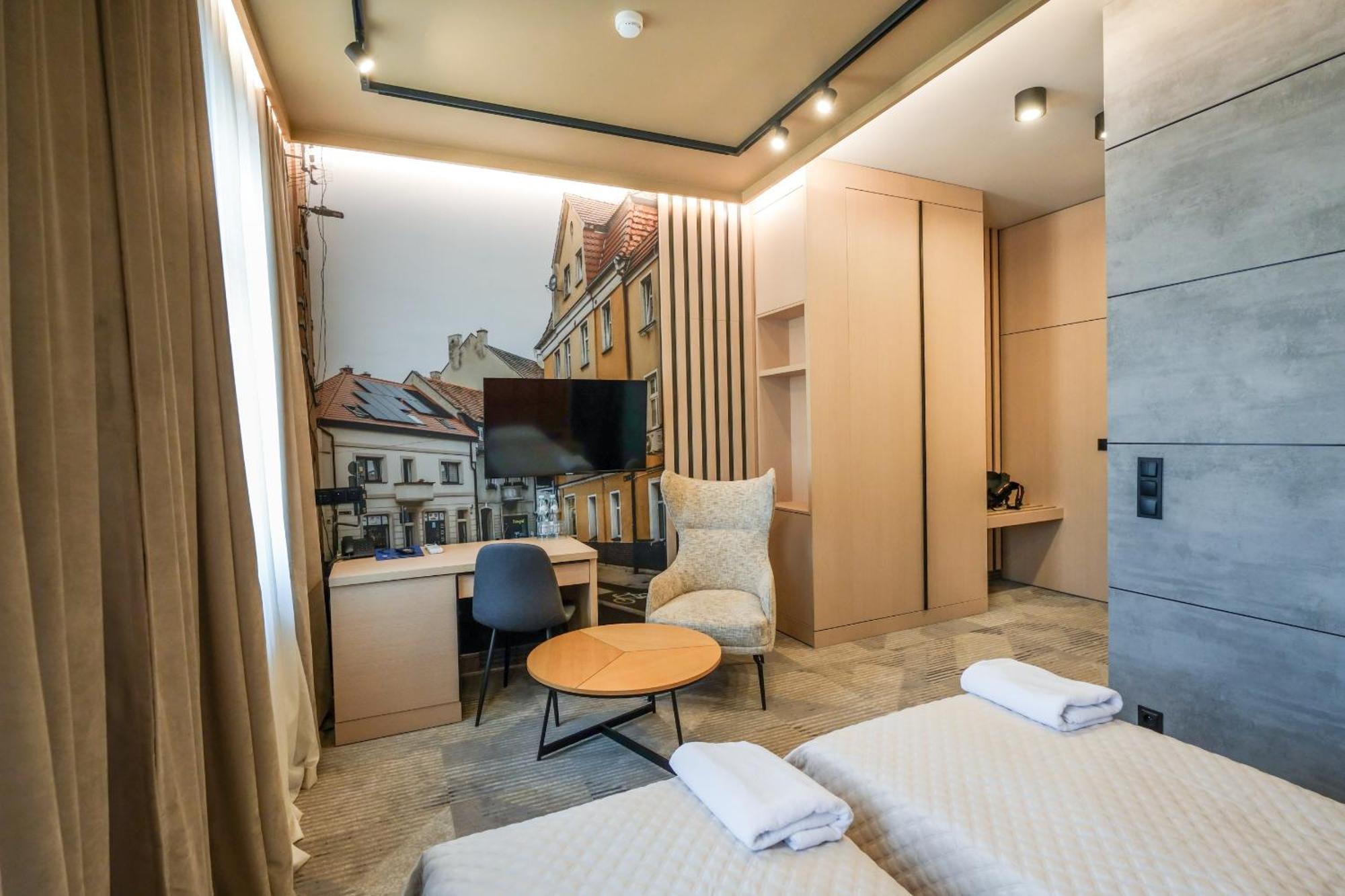 Hotel Jarota Яроцин Экстерьер фото